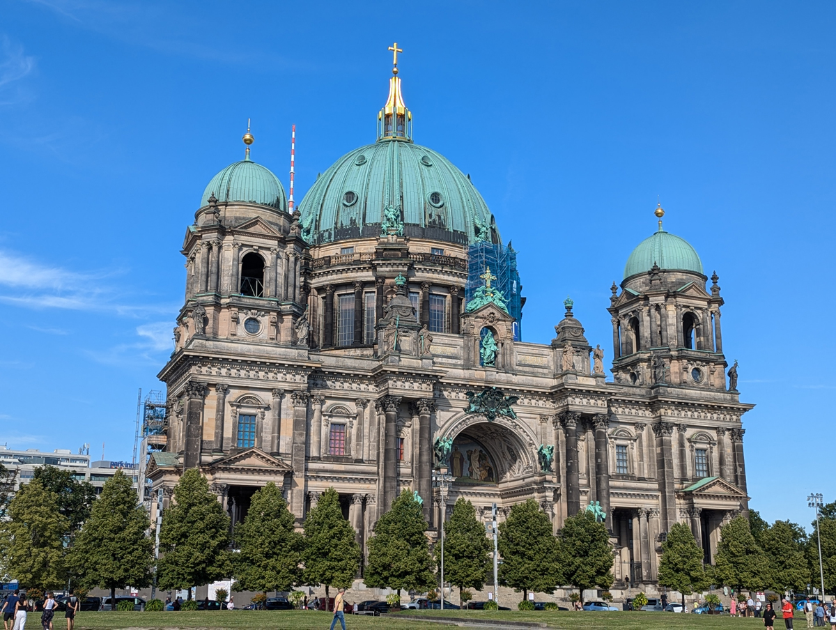 Fasaden av Berliner domkirke.