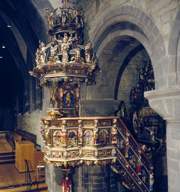 Demontering av prekestolen og epitafiene i Stavanger domkirke