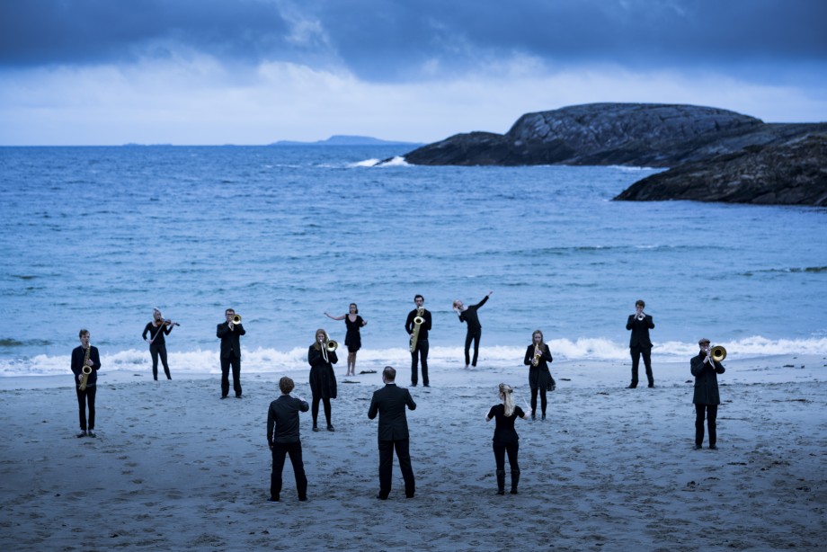 Students at Vigdel beach, Studenter på Vigdelstranden