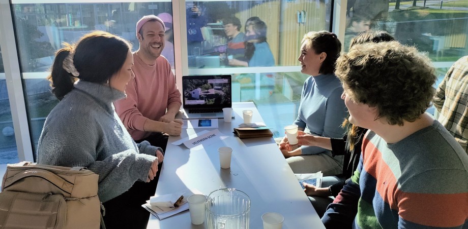 Studenter på speeddate med mulig praksisplass.